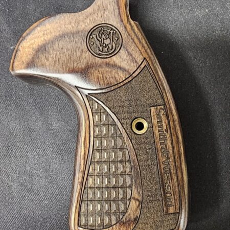S&W Grip J AH Stippel W Logo